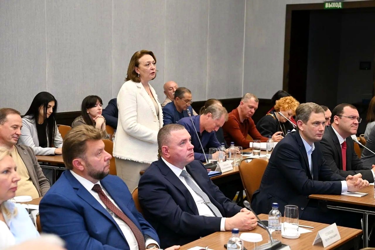 Депутат ЗСК Виктор Тепляков на заседании Совета по туризму в Сочи