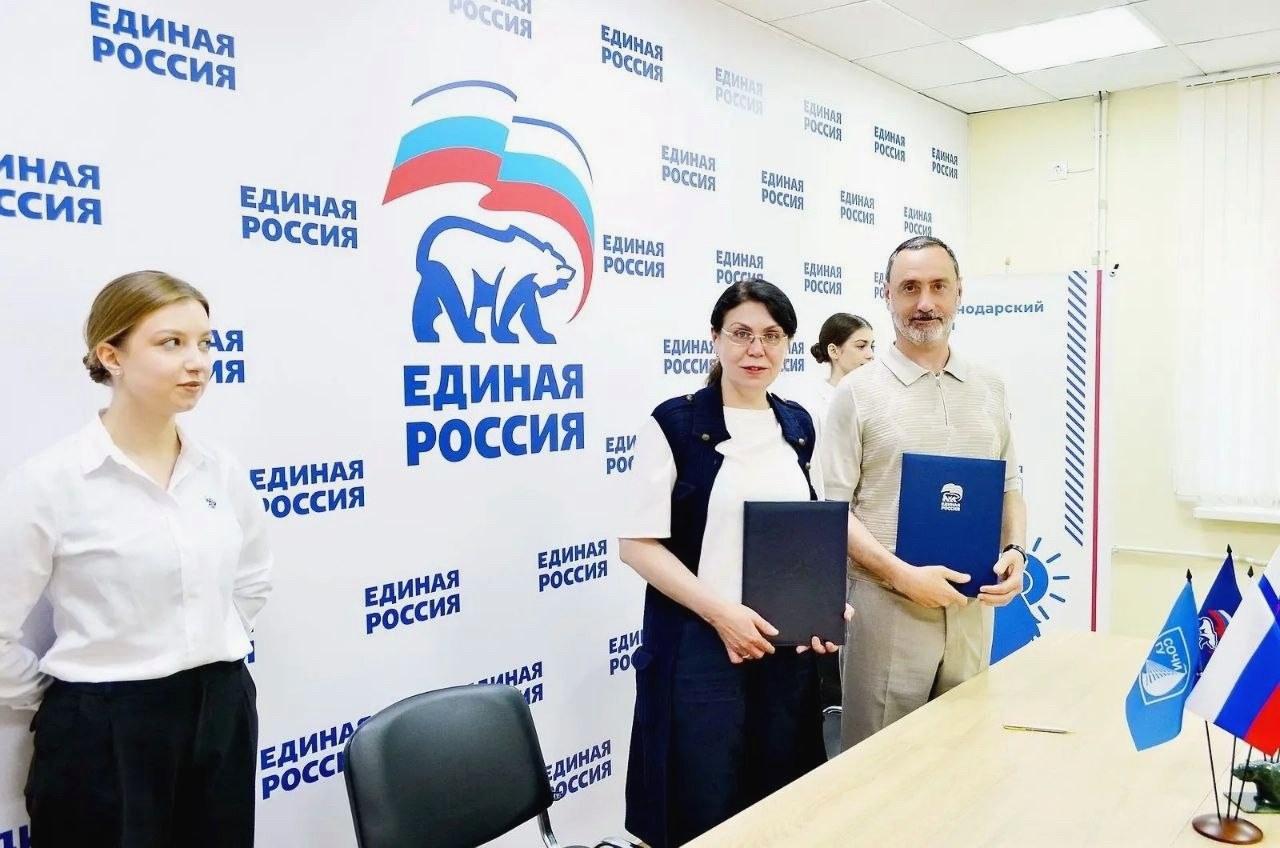 Депутат ЗСК Виктор Тепляков подписал соглашение СГУ и «Единой России
