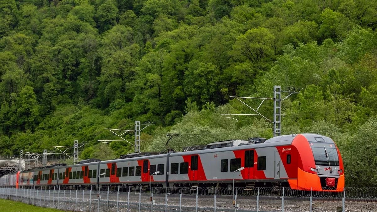 Дополнительный поезд начнет курсировать между Москвой и Адлером