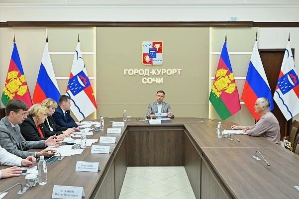 Глава Сочи провел прием граждан: в центре внимания — помощь семье участника специальной военной операции и транспорт